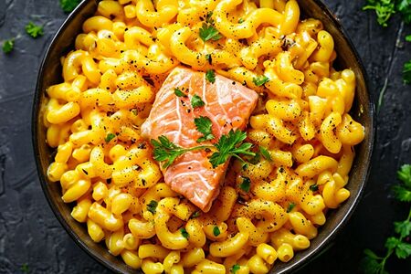 Пенне с лососем