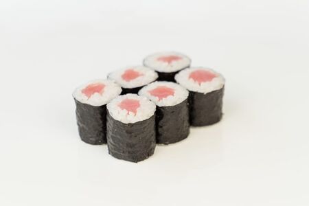 Ролл с тунцом