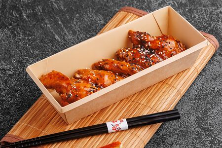 Куриные крылья в соусе сладкий чили