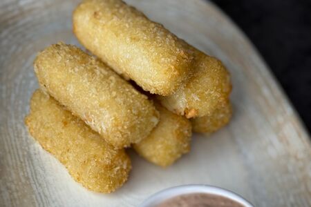 Сырные палочки в панировке