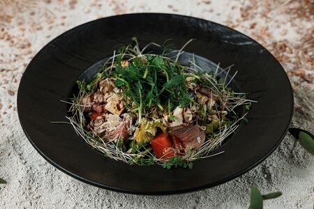 Салат с ростбифом