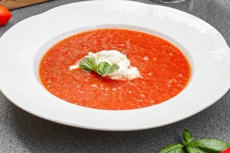 Гаспачо с буратта и песто