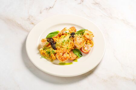 Паста с креветками и базиликом