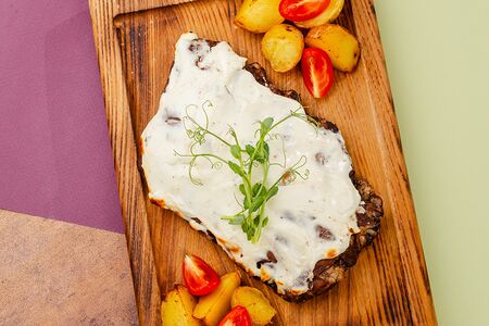 Свиные ребра блю чиз