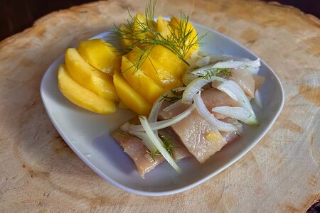 Сельдь слабосоленая с отварным картофелем