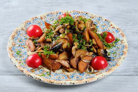 Картофель, жаренный с грибами