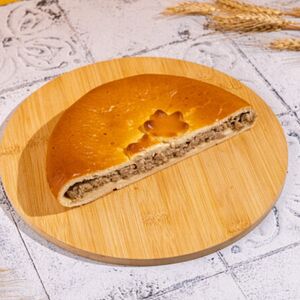 Половинка пирога с мясом