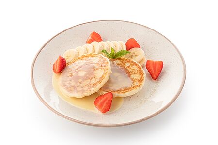 Оладьи с бананом и клубникой 