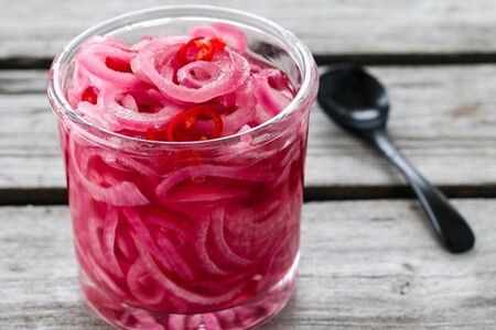 Лук маринованный