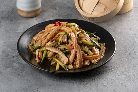 Говяжий рубец с огурцом