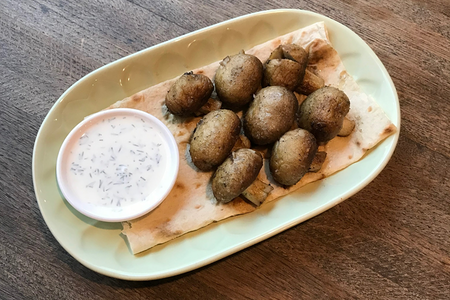 Шампиньоны на мангале и чесночный