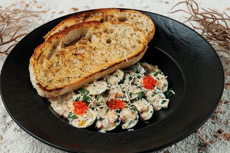 Мидии в сливочном соусе с сыром горгонзола