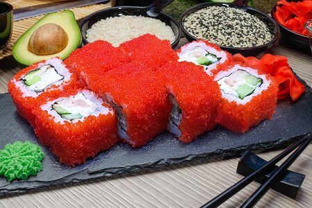 Калифорния с угрем