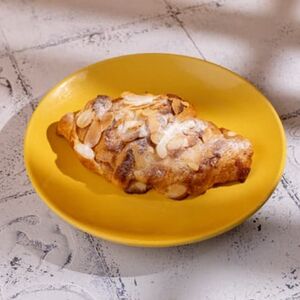 Круассан с миндальным кремом