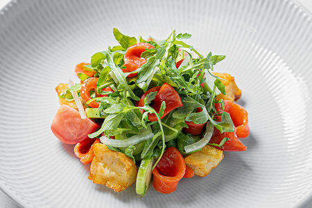 Салат со слабосолёной неркой и печёным картофелем