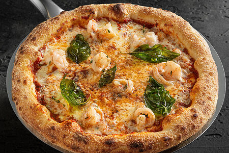 Пицца с тигровыми креветками