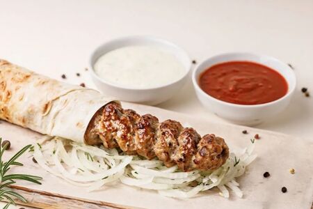 Кебаб из курицы в лаваше 