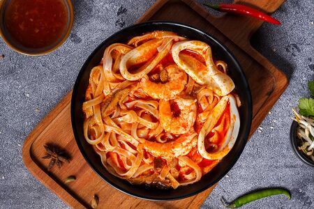 Фо Том ям с морепродуктами