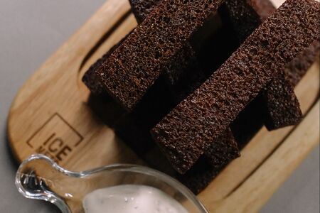 Гренки бородинские с чесноком 