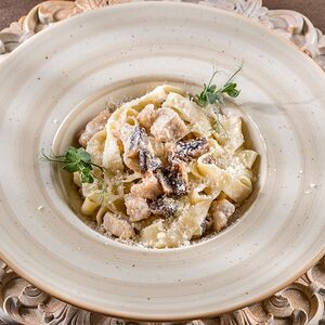 Паста с курицей и грибами