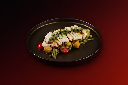 Кальмар по-азиатски с овощами и печеным картофелем