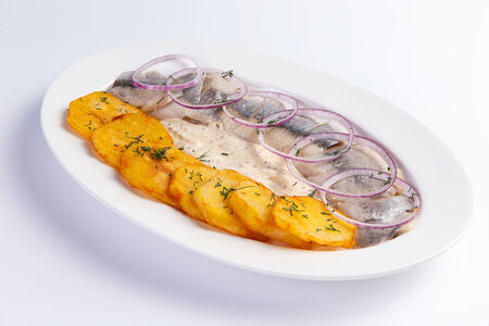 Сельдь фирменного домашнего посола с отварным картофелем