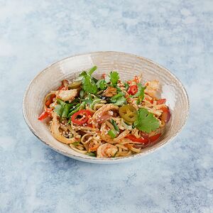 Удон с курицей и овощами