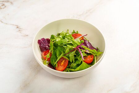 Микс-салат с томатами черри