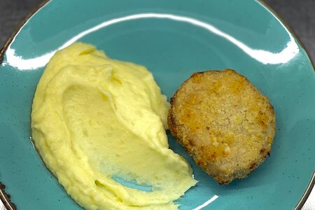 Картофельное пюре с домашней куриной котлетой