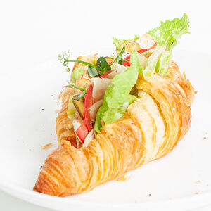 Круассан с курицей