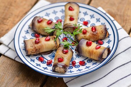 Рулетики из баклажан