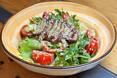 Салат с ростбифом