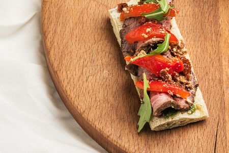 Брускетты с ростбифом