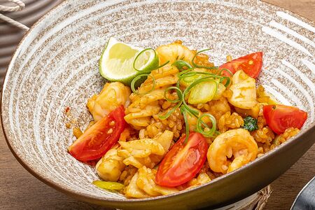 Жареный рис с морепродуктами 