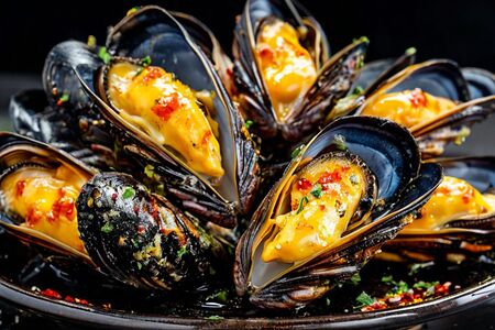 Мидии со спайси-соусом