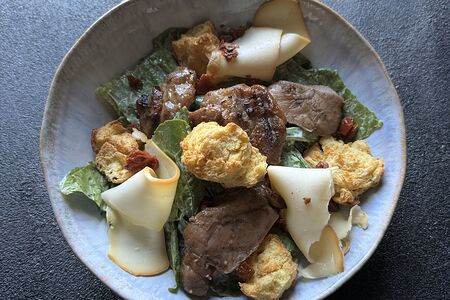 Листья салата ромейн с цыпленком 