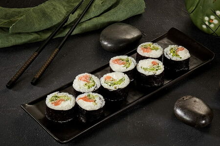 БигРолл с лососем и овощами