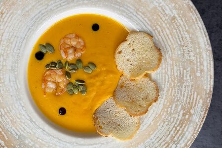 Крем-суп из тыквы с креветками