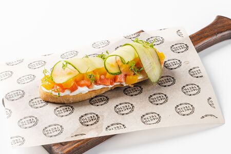 Брускетта с лососем