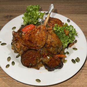 Тушеная утка с овощами