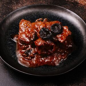 Говядина с черносливом