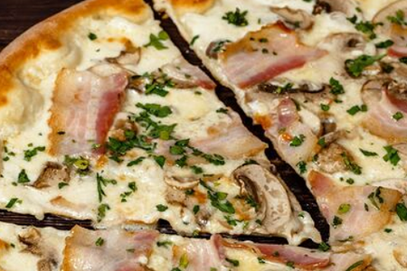 Пицца Бекон и грибы