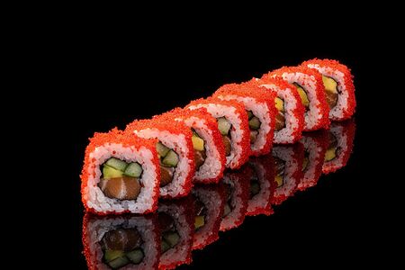 Ролл калифорния с лососем