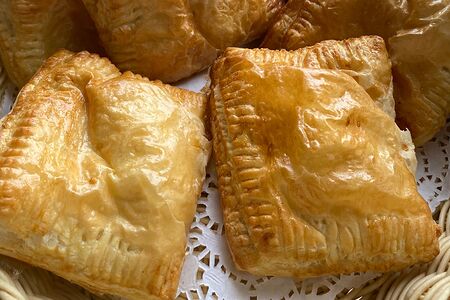 Слойка с сыром сулугуни