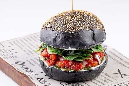 Бургер с тунцом и анчоусами