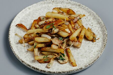 Жареный картофель с салом и грибами