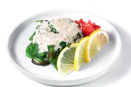 Салат чука с имбирем в ореховом соусе