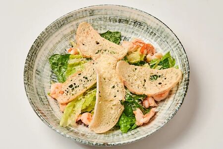 Цезарь с тигровыми креветками