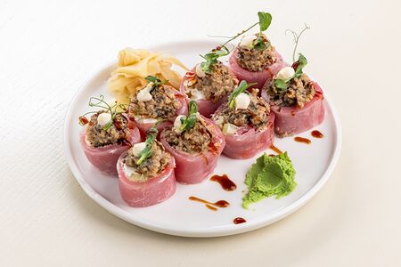 Ролл в рисовой бумаге с тунцом