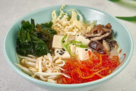 Мисо-суп с тофу и овощами